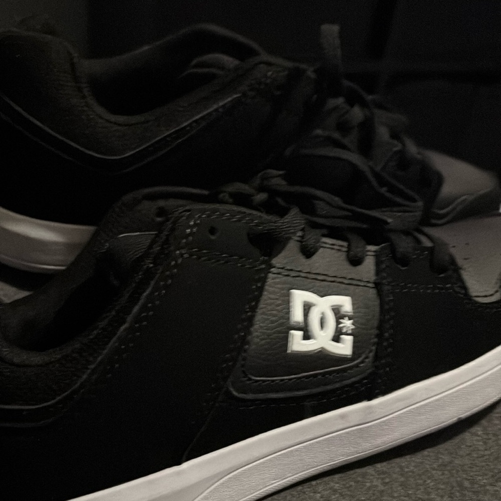 These are brand new shoes never used in good condition :)